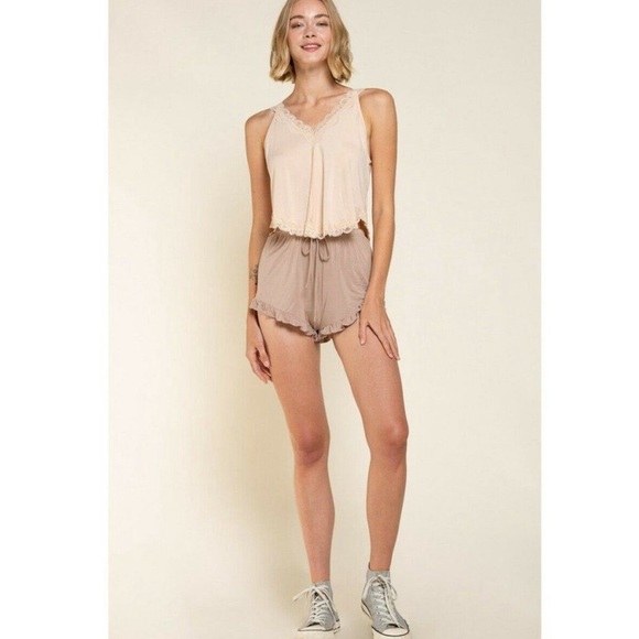 POL Light Weight Ruffle Trim Shorts In Light Baby Pink Size Large NWOT - Picture 3 of 11